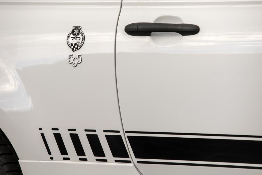 Детали экстерьера Abarth 595 Competizione 70esimo Anniversario (312) 2019 года  (фото 4 из 24)